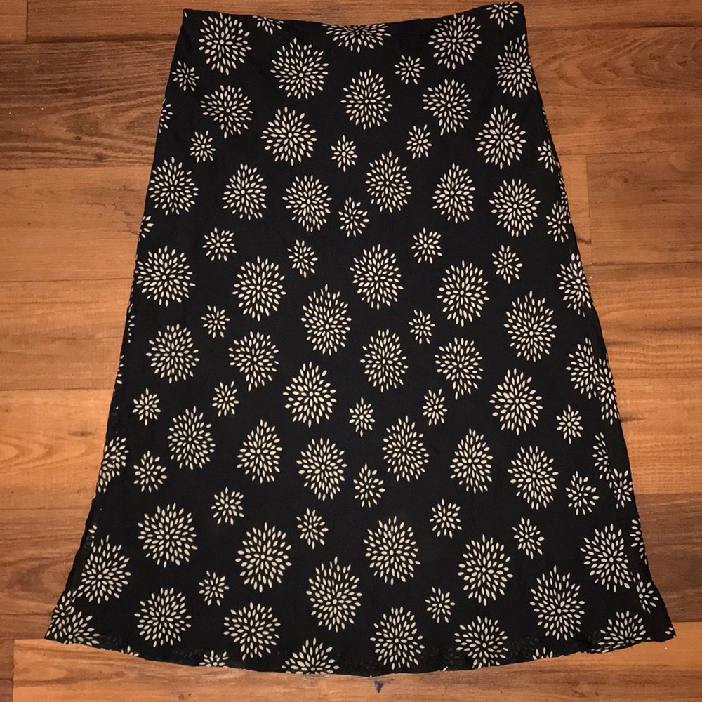 Mid length skirt